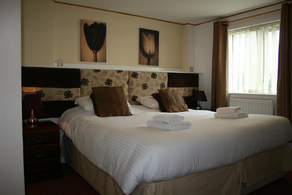 The Leaking Well Bed and Breakfast Dunhampton Εξωτερικό φωτογραφία